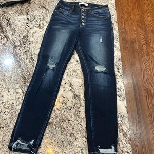 Womens KanCan size 9/28 dark wash skinny jeans.